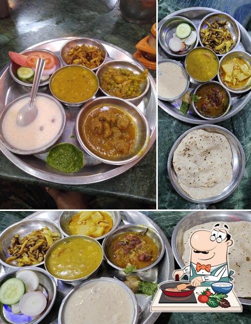 Chicken curry at Shambhu Bhojnalaya