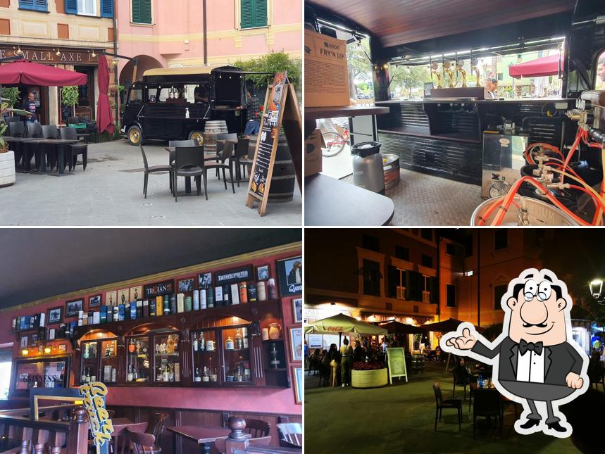 Dai un'occhiata agli interni di The Small Axe Pub
