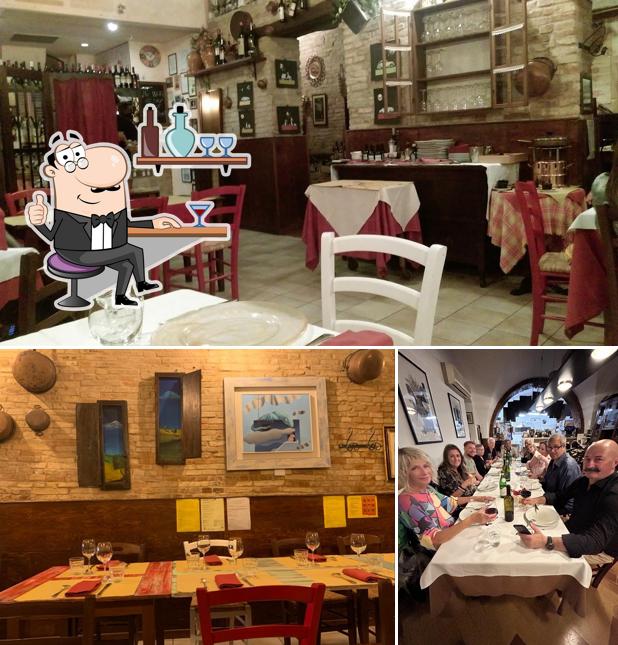 Dai un'occhiata agli interni di Ristorante La Volpe e L'Uva