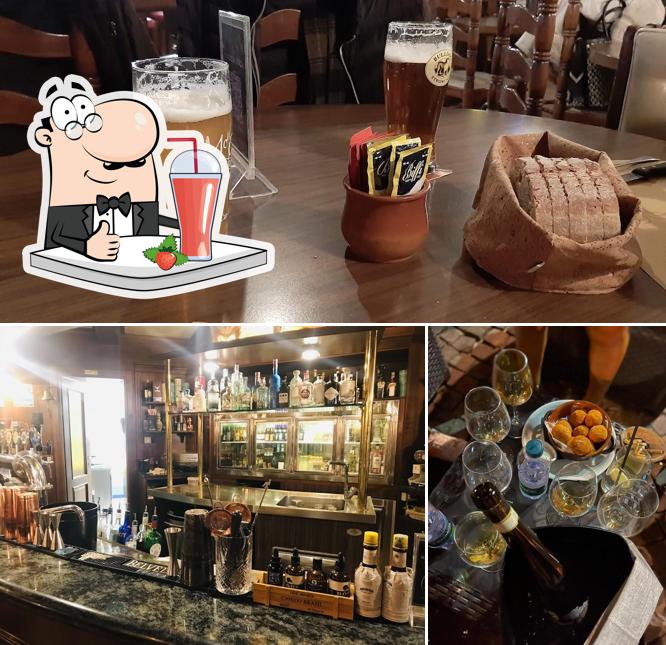 Goditi un drink a Golden Cock Gastropub