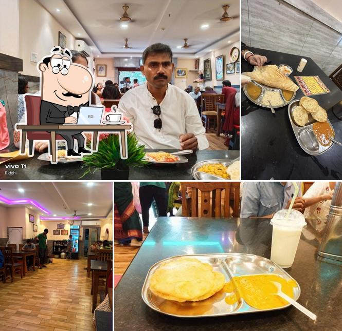 The interior of Dakshineswar Food Plaza