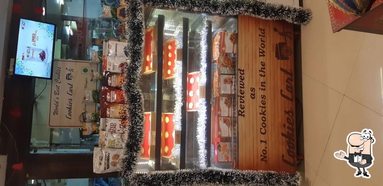 See this picture of Honey Comb