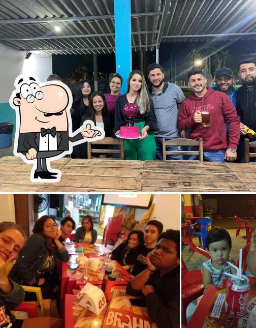 O interior do Pizzaria e lanchonete do Lino