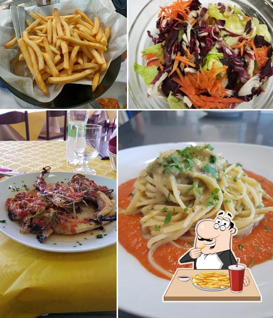 Ordina un piatto di patatine a Bar Ristorante Rosy