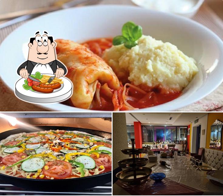 La cibo e tavolo da pranzo del ristorante