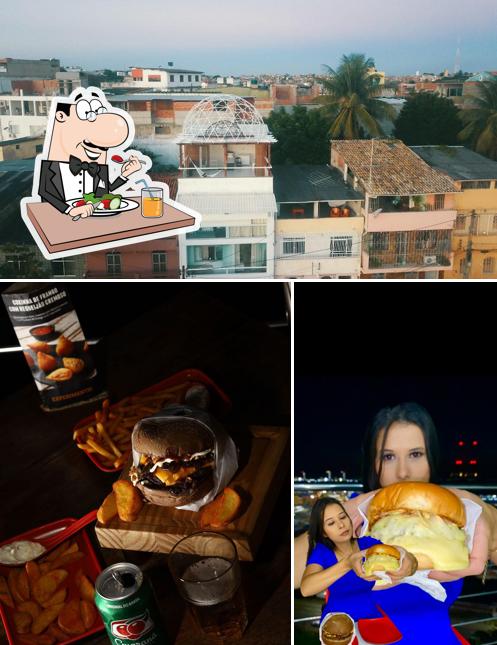 Confira a foto apresentando comida e exterior no A Cúpula Burguer