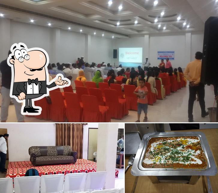 This is the photo showing interior and pizza at Green World