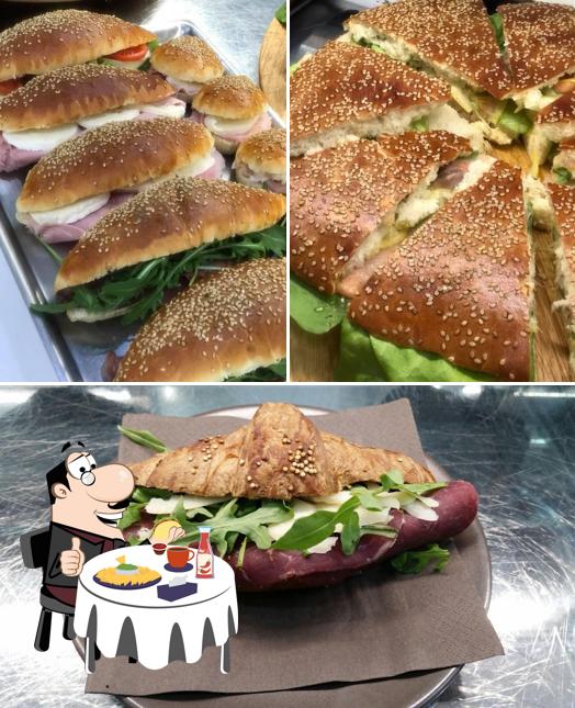 Ordina un hamburger a Cafe 88