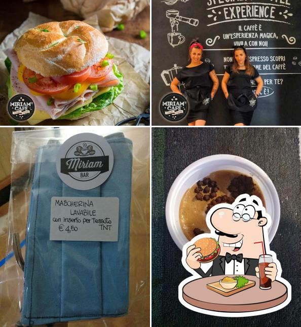 Ordina un hamburger a Miriam's Cafè - Coccole In Tazza. Specialty Coffee Lab Experience