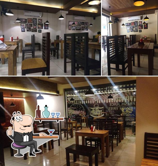 Check out how Burger Lounge looks inside