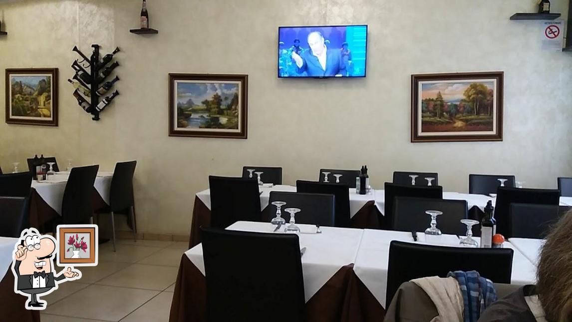 Siediti a un tavolo di RISTORANTE 911 & STEAKHOUSE