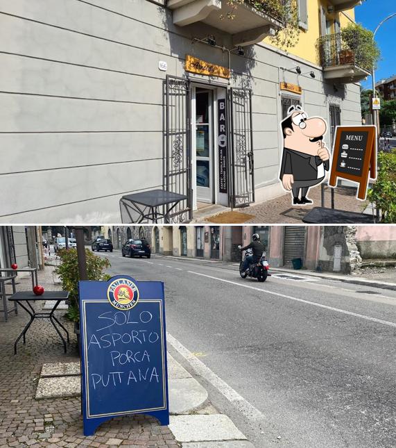 Leggi il menu sulla lavagna