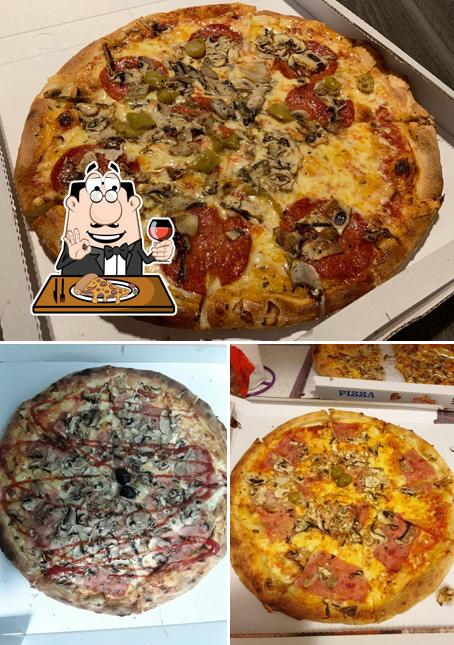 Ordina tra le svariate varianti di pizza