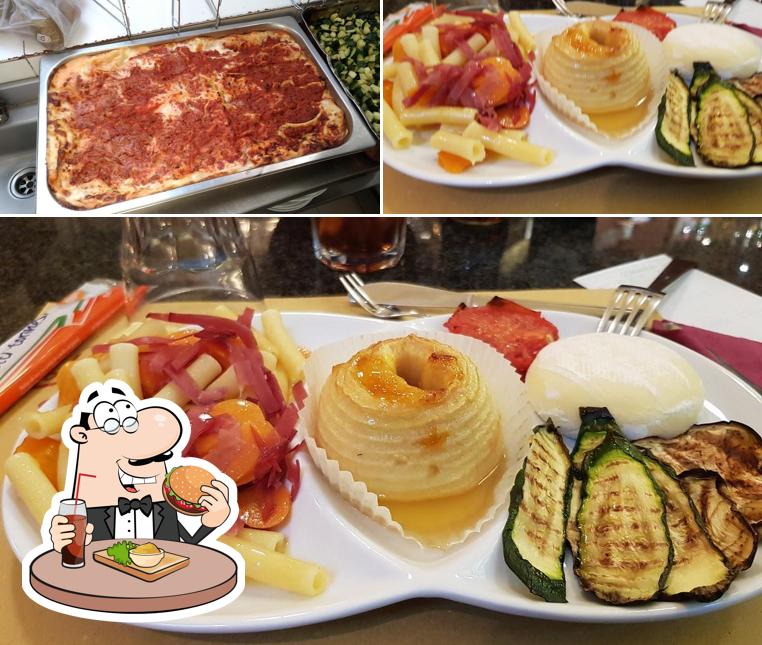 Ordina un hamburger a Caffè Ristorante del Teatro