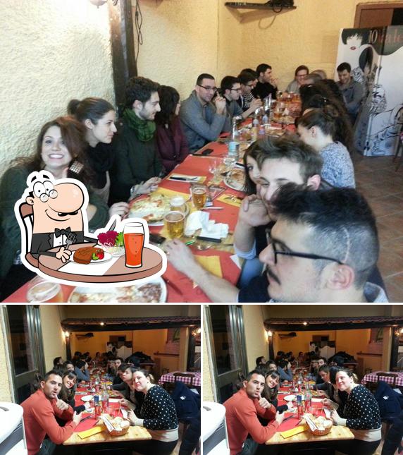 Guarda la immagine che presenta la tavolo da pranzo e bancone da bar di Nord e Sud