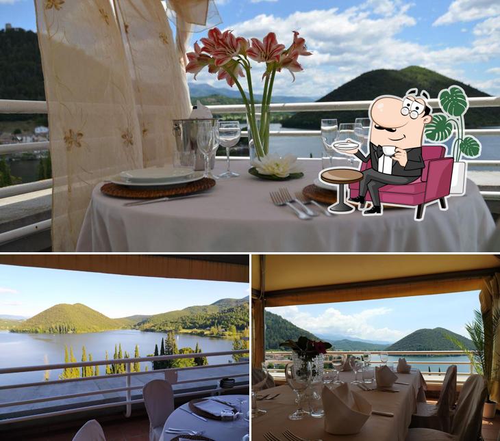 La immagine della interni e tavolo da pranzo di Ristorante La Vista