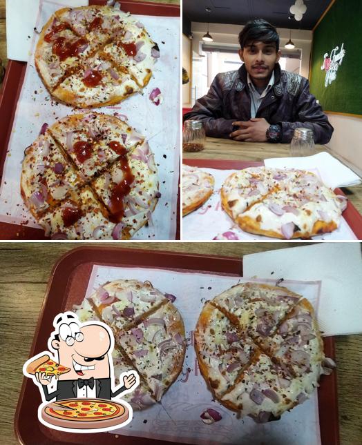 Foody Hub Pizza Dera Bassi, Best Pizza Restaurant in Zirakpur Foody Hub Pizza