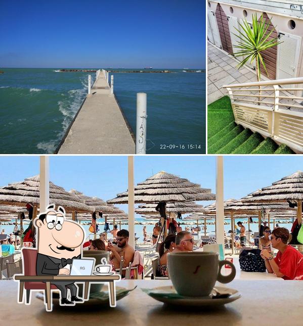 Siediti a un tavolo di Picchio Beach