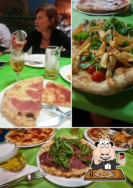 A Alla Posta Pizzeria Forno a Legna, puoi prenderti una bella pizza