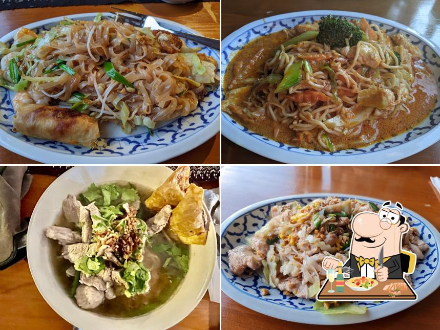 Pad thai at Bangkok Cafe