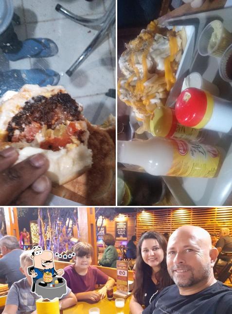 Entre diversos coisas, comida e interior podem ser encontrados no Gordinho Lanches sm