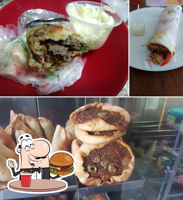 Consiga um hambúrguer no Al Beek Gastronomia Árabe
