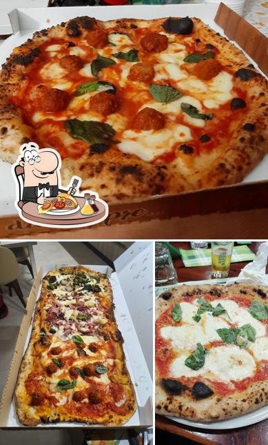 Prenditi una pizza a LUI È' PEGGIO DI ME RISTORANTE PIZZERIA BRACERIA GIRARROSTO