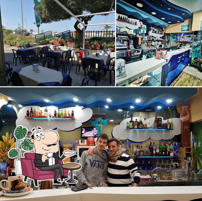 Dai un'occhiata agli interni di Tropical Bar