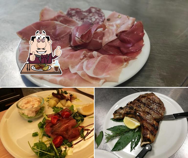 Pasti a base di carne vengono serviti a Il Ponte