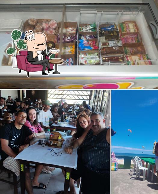 Sente em uma das mesas no Restaurante Estrela do Mar Saquarema