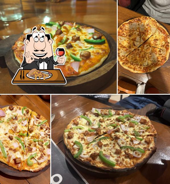 At AL FRESCO - Wood Fired Pizza, you can enjoy pizza