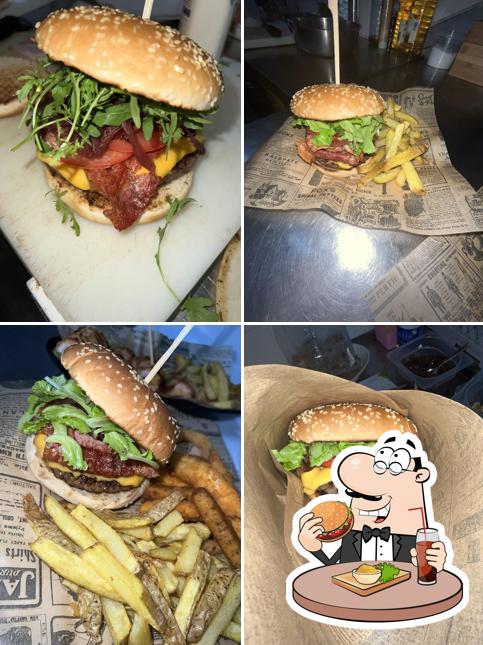 Ordina un hamburger a Burger Bistró Grill & Bar