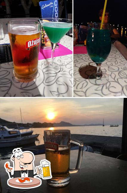 Puoi goderti un rinfrescante bicchiere di birra chiara o scura