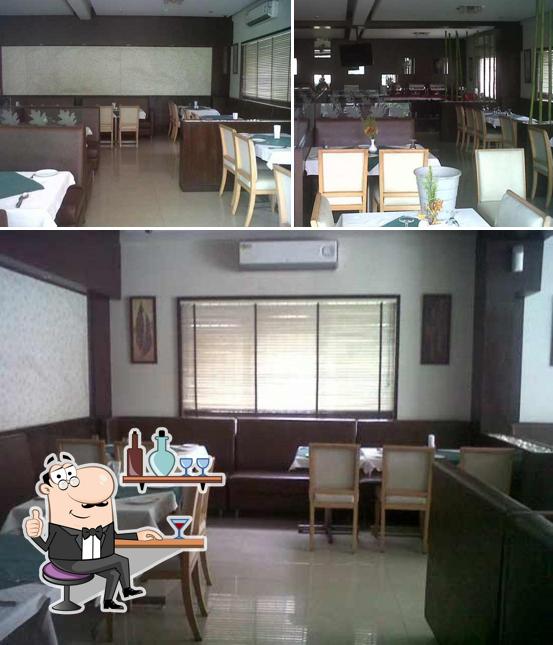 The interior of Oak Leaf