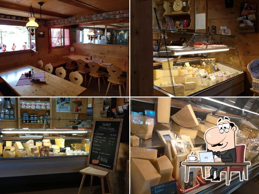 Gli interni di Fluonalp Alpkäserei und Beizli