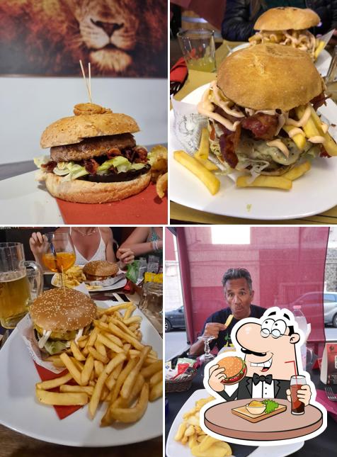 Prova un hamburger a Lion Pub