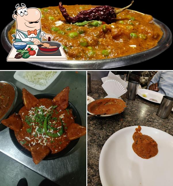 Chicken curry at Hotel Pallavi