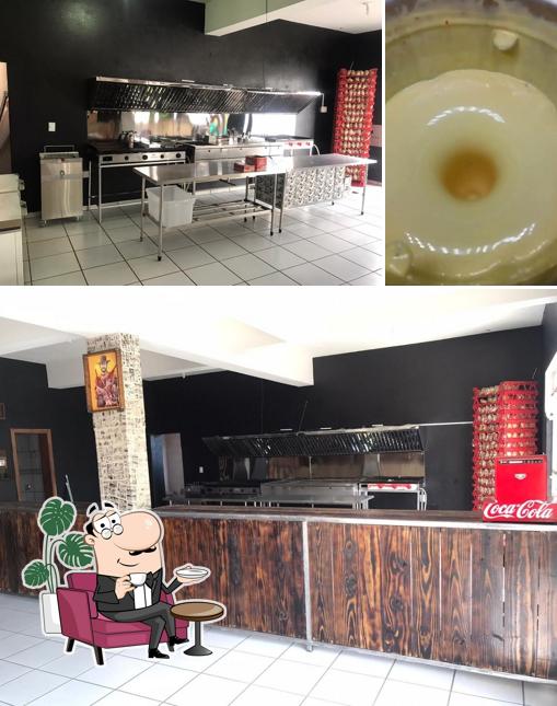 O interior do Bom Burger Arcos