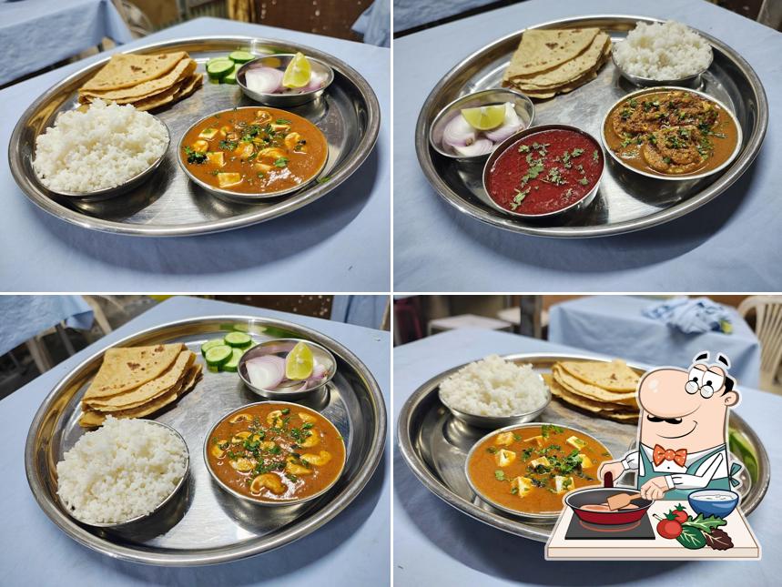 Chicken curry at Sumit Bhojnalaya ( Restaurant ) , Ashta