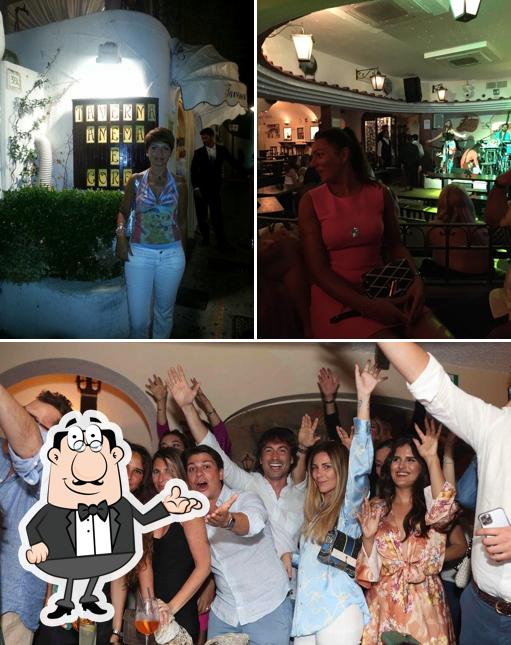 Questa è la foto che presenta la interni e nozze di Taverna Anema e Core