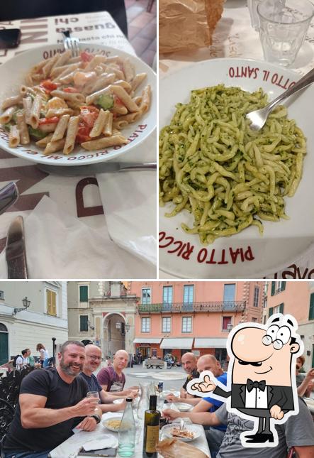 Dai un'occhiata agli interni di Sotto il Santo