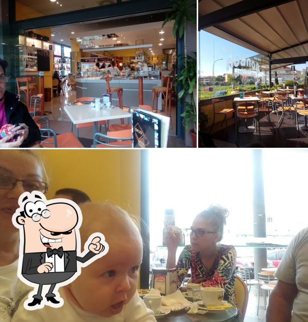 Gli interni di Bon Bon Caffetteria Pasticceria