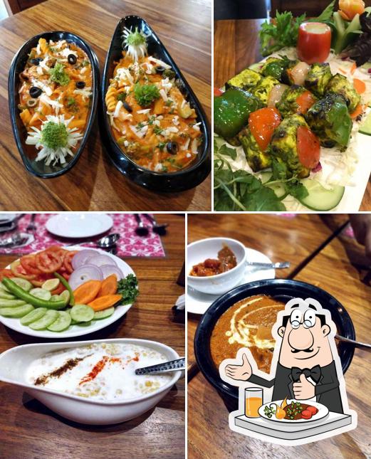 Food at Gulabi Nagari