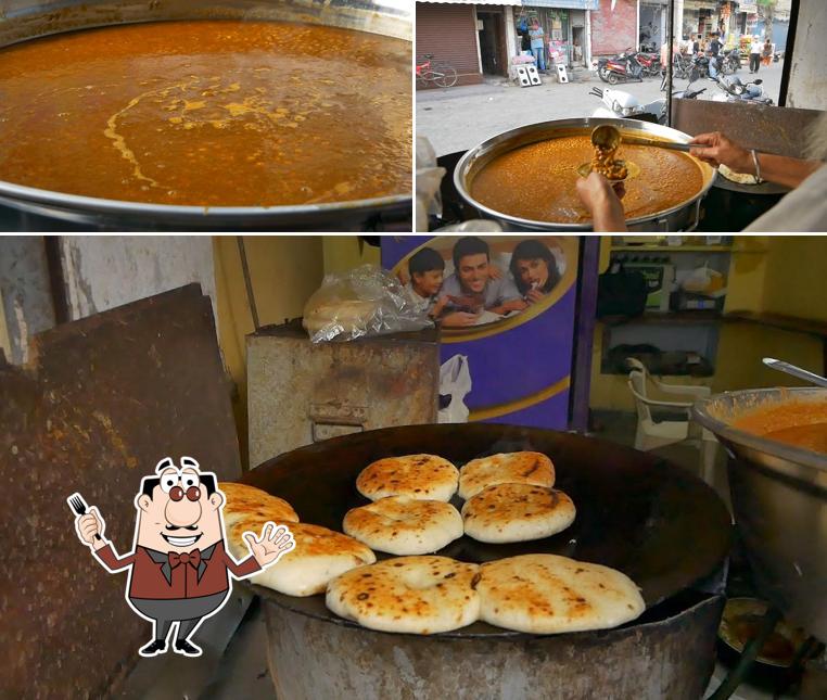Meals at Raje De Mashoor Special Kulche And Bhature