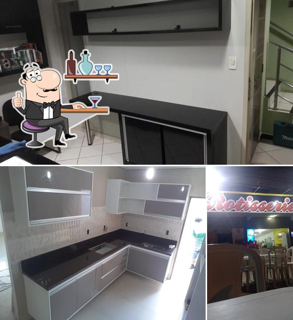 Veja imagens do interior do Rotisserie Hamburgueria e Pizzaria