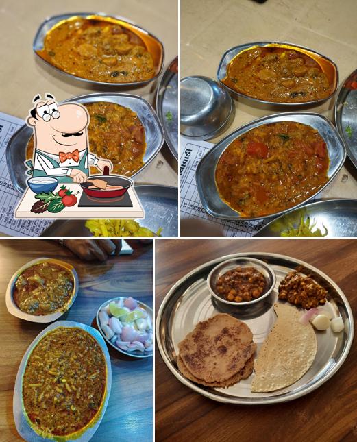 Chicken curry at Shakti parotha house