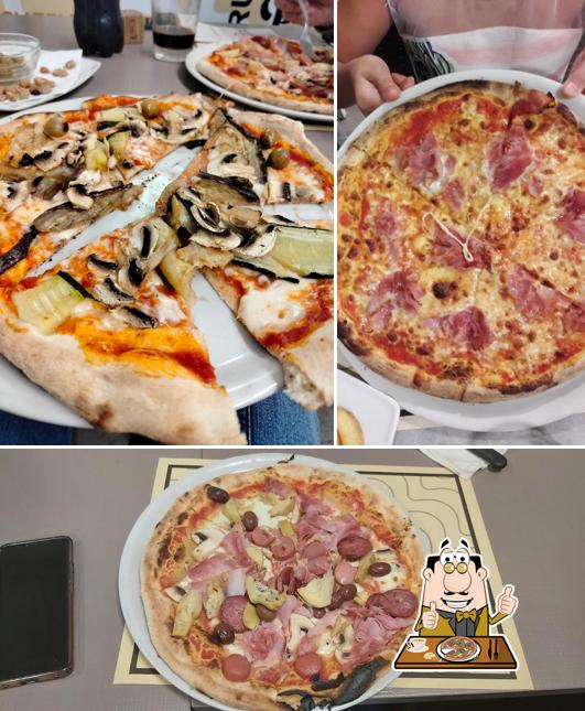 Ordina tra le svariate varianti di pizza