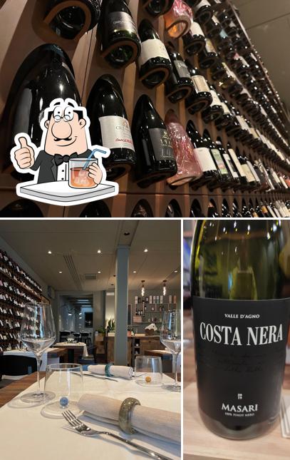 Goditi un drink dal menu