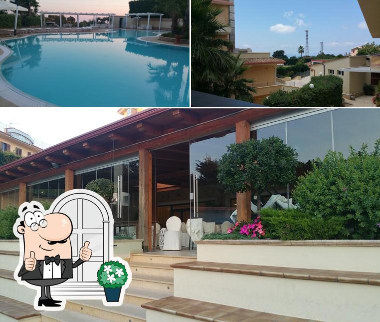 Goditi la vista dagli esterni di La Felce Imperial Hotel
