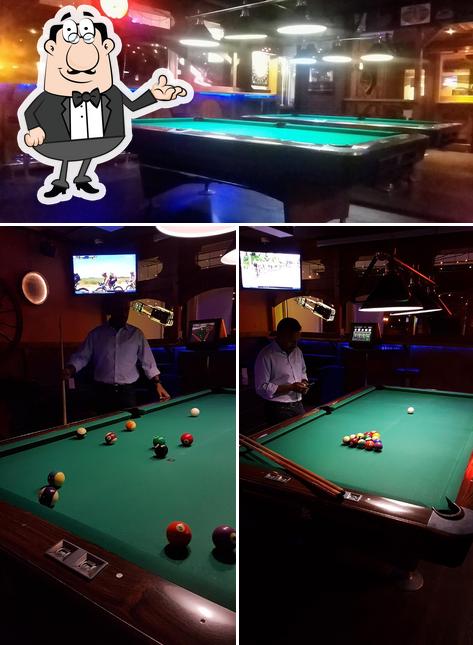 Gli interni di Tom's Saloon